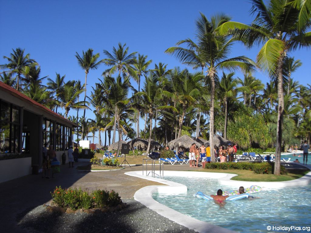bavaro-princess-all-suites-pool_0520