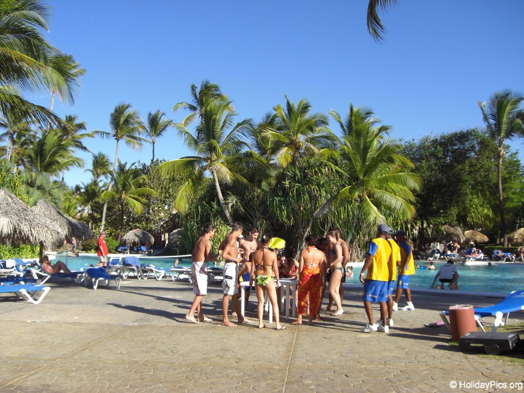 bavaro-princess-all-suites-pool_0525