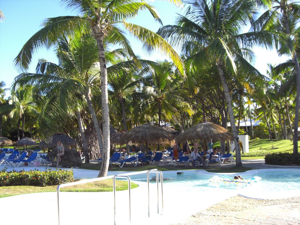 bavaro-princess-all-suites-pool_0526