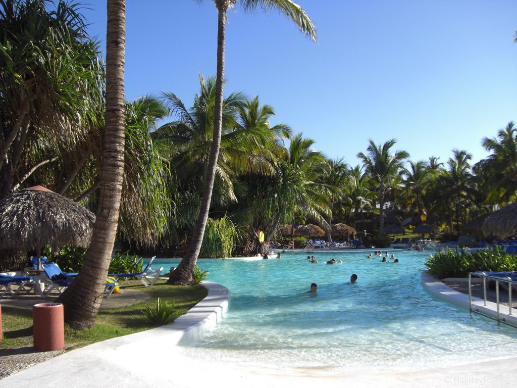 bavaro-princess-all-suites-pool_0531
