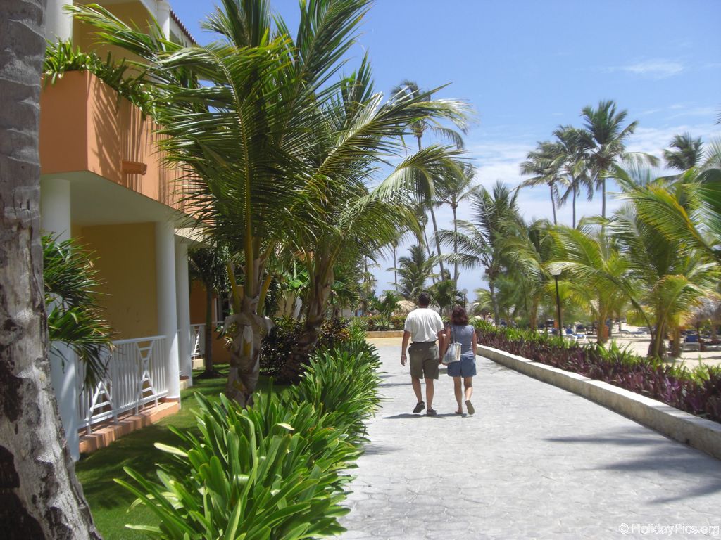 bahia-principe-punta-cana-hotelgebaeude_2241