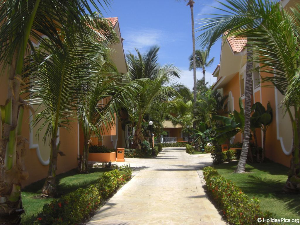 bahia-principe-punta-cana-hotelgebaeude_2242