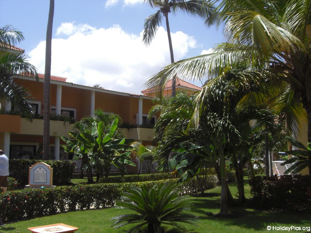 bahia-principe-punta-cana-hotelgebaeude_2243