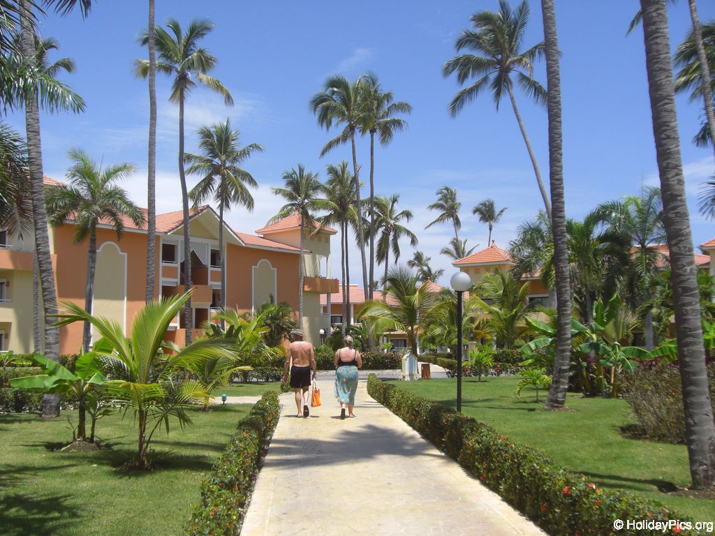bahia-principe-punta-cana-hotelgebaeude_2244