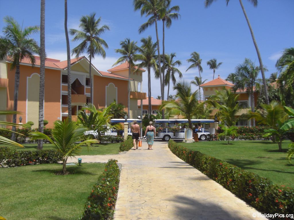 bahia-principe-punta-cana-hotelgebaeude_2245