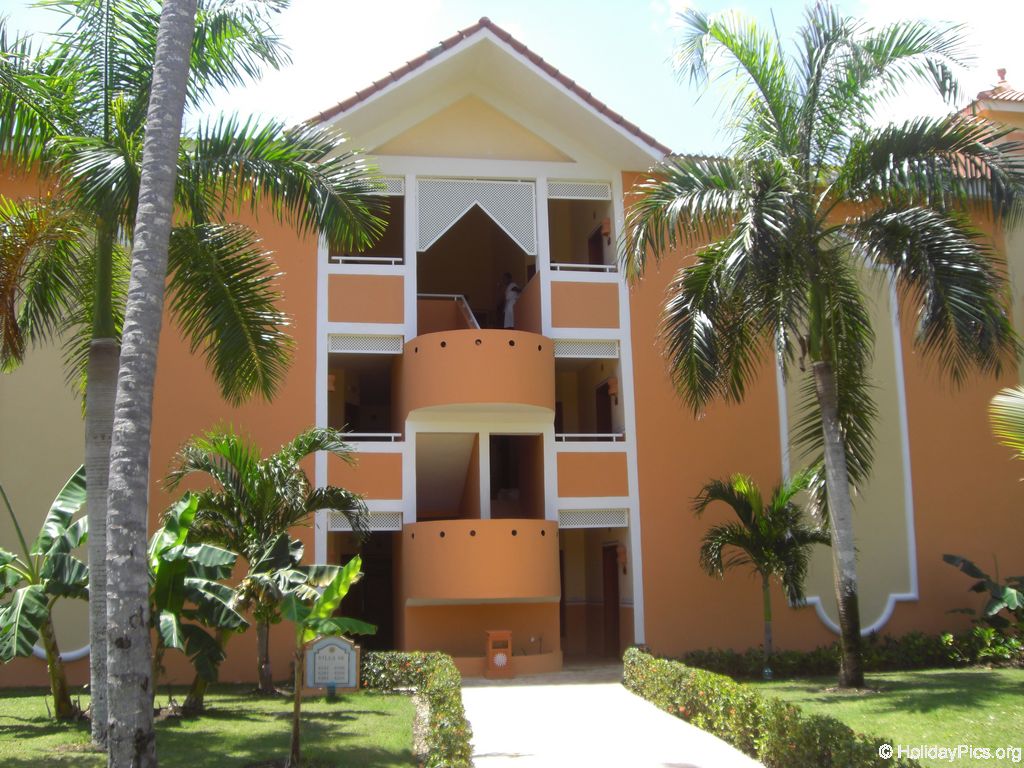 bahia-principe-punta-cana-hotelgebaeude_2246
