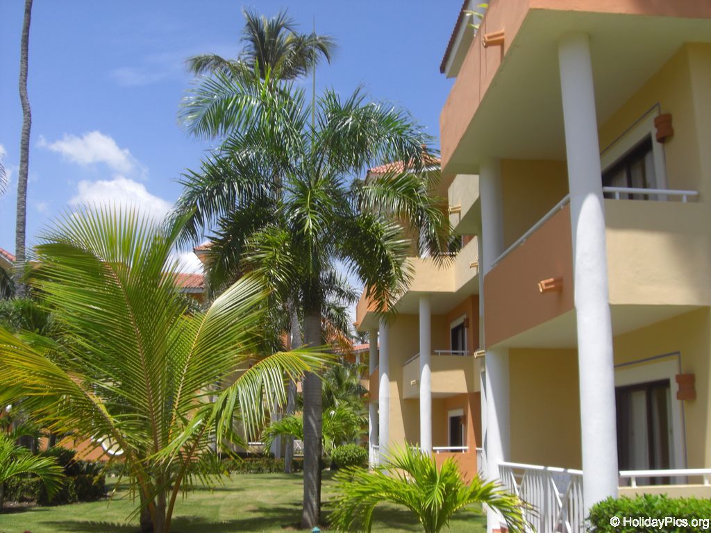 bahia-principe-punta-cana-hotelgebaeude_2247