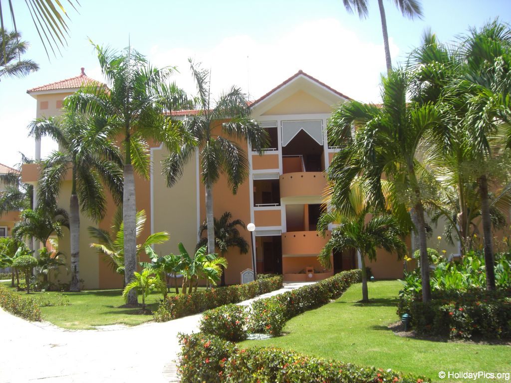 bahia-principe-punta-cana-hotelgebaeude_2248