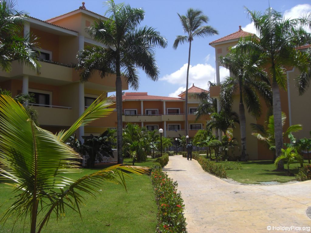 bahia-principe-punta-cana-hotelgebaeude_2249