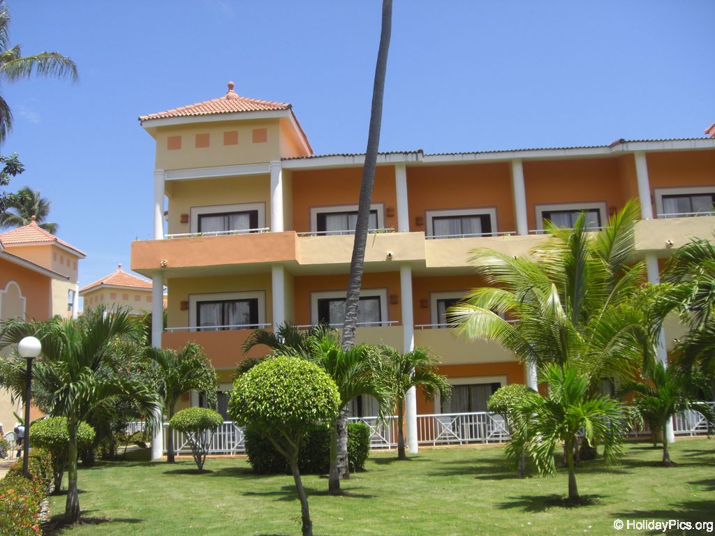 bahia-principe-punta-cana-hotelgebaeude_2250