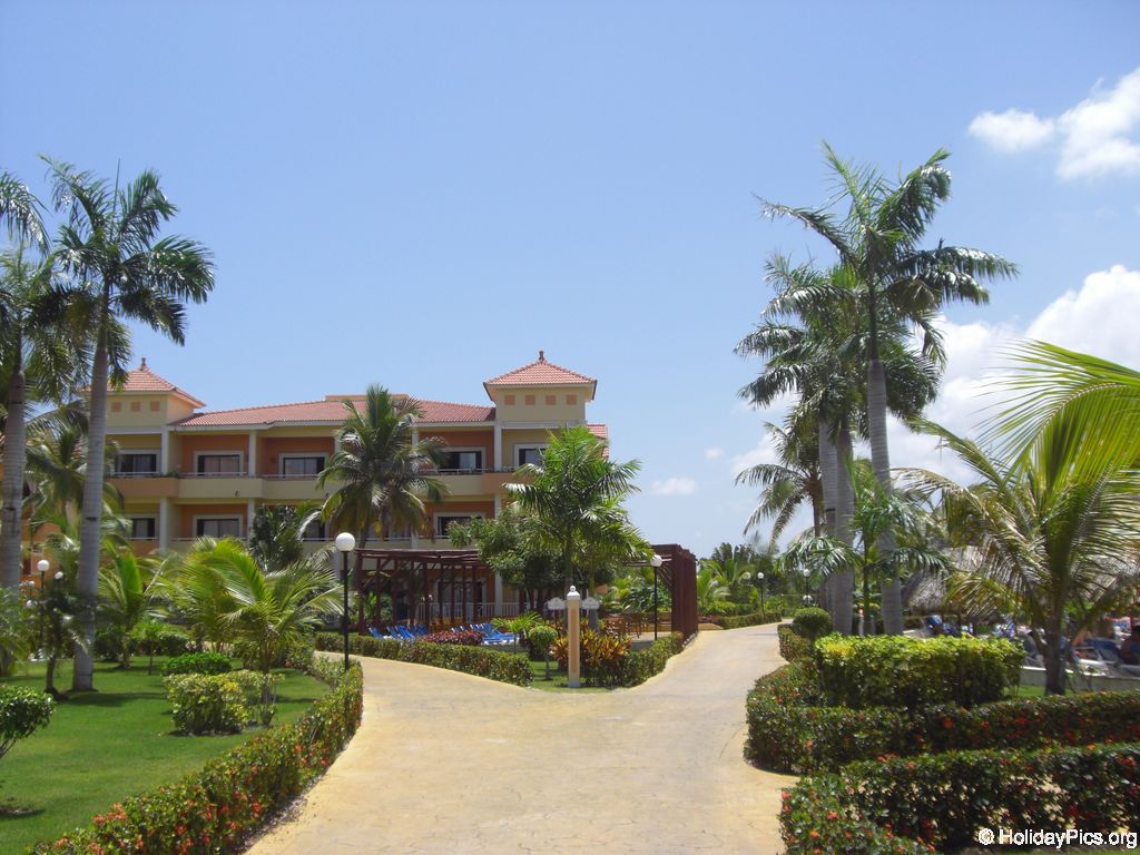 bahia-principe-punta-cana-hotelgebaeude_2254