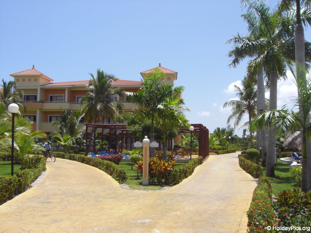 bahia-principe-punta-cana-hotelgebaeude_2256