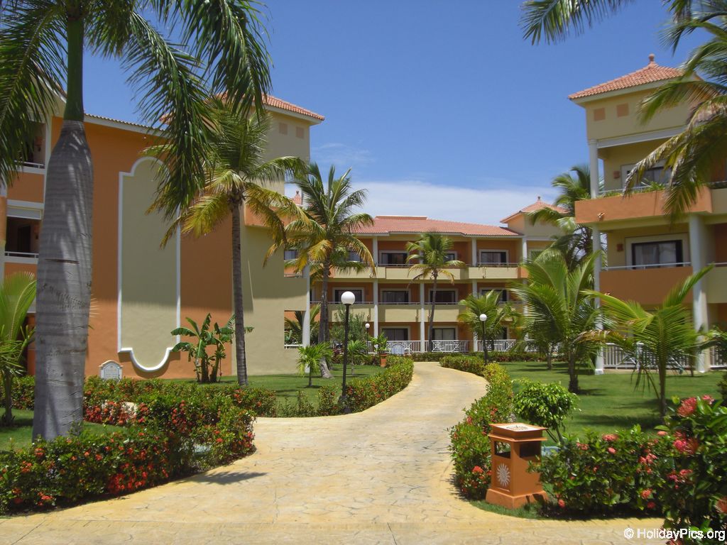 bahia-principe-punta-cana-hotelgebaeude_2261