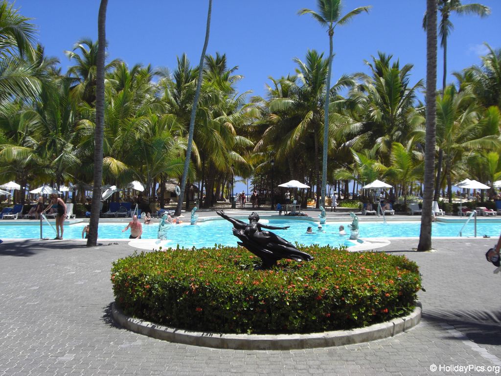 riu-palace-macao-pool_0710