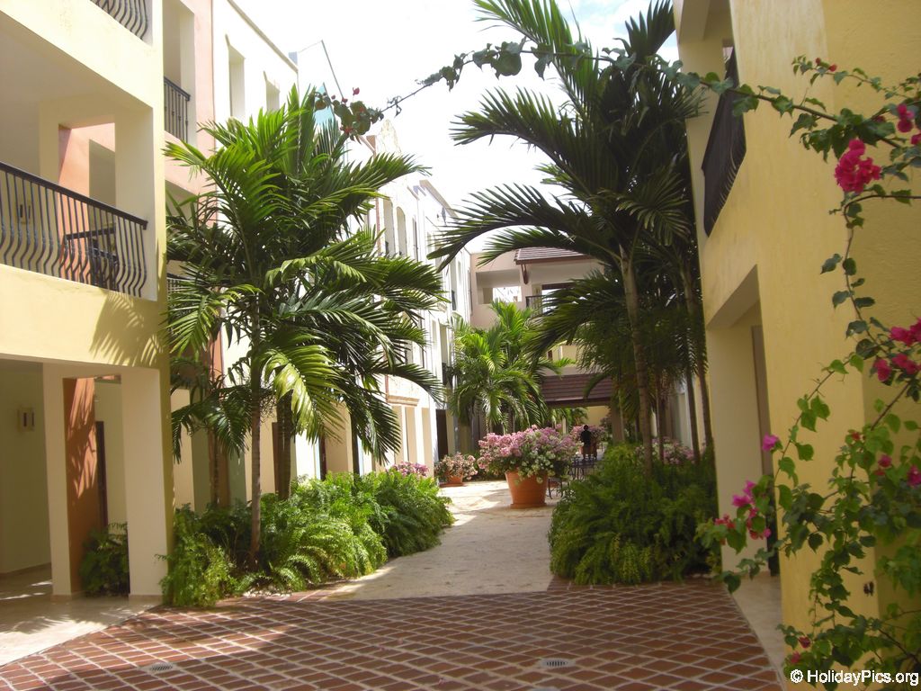 ocean-sand-quer-durchs-resort_2078