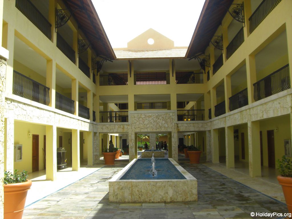 ocean-sand-quer-durchs-resort_2117